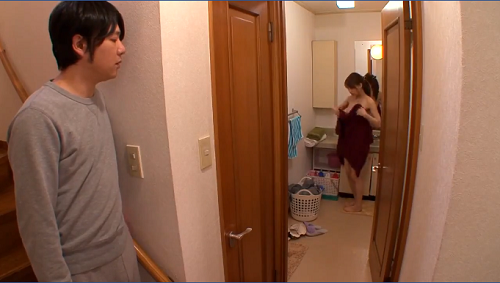 Nhìn trộm chị dâu Akiho Yoshizawa tắm